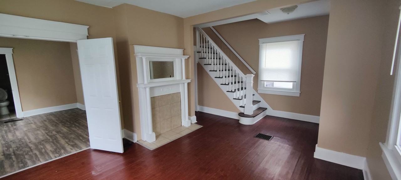 209 N Grimes St - Photo 2 of 14