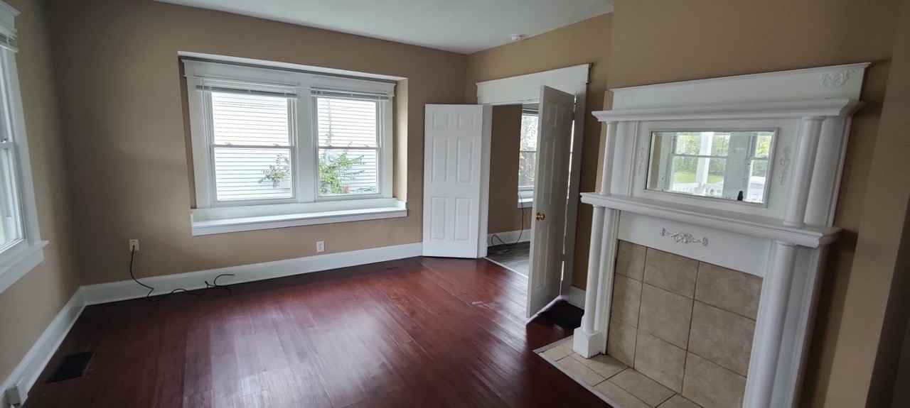 209 N Grimes St - Photo 3 of 14