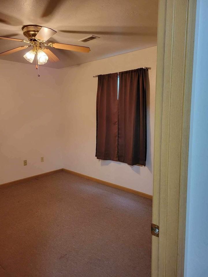 1226 Lake Dr - Photo 3 of 8