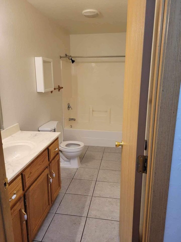 1226 Lake Dr - Photo 4 of 8