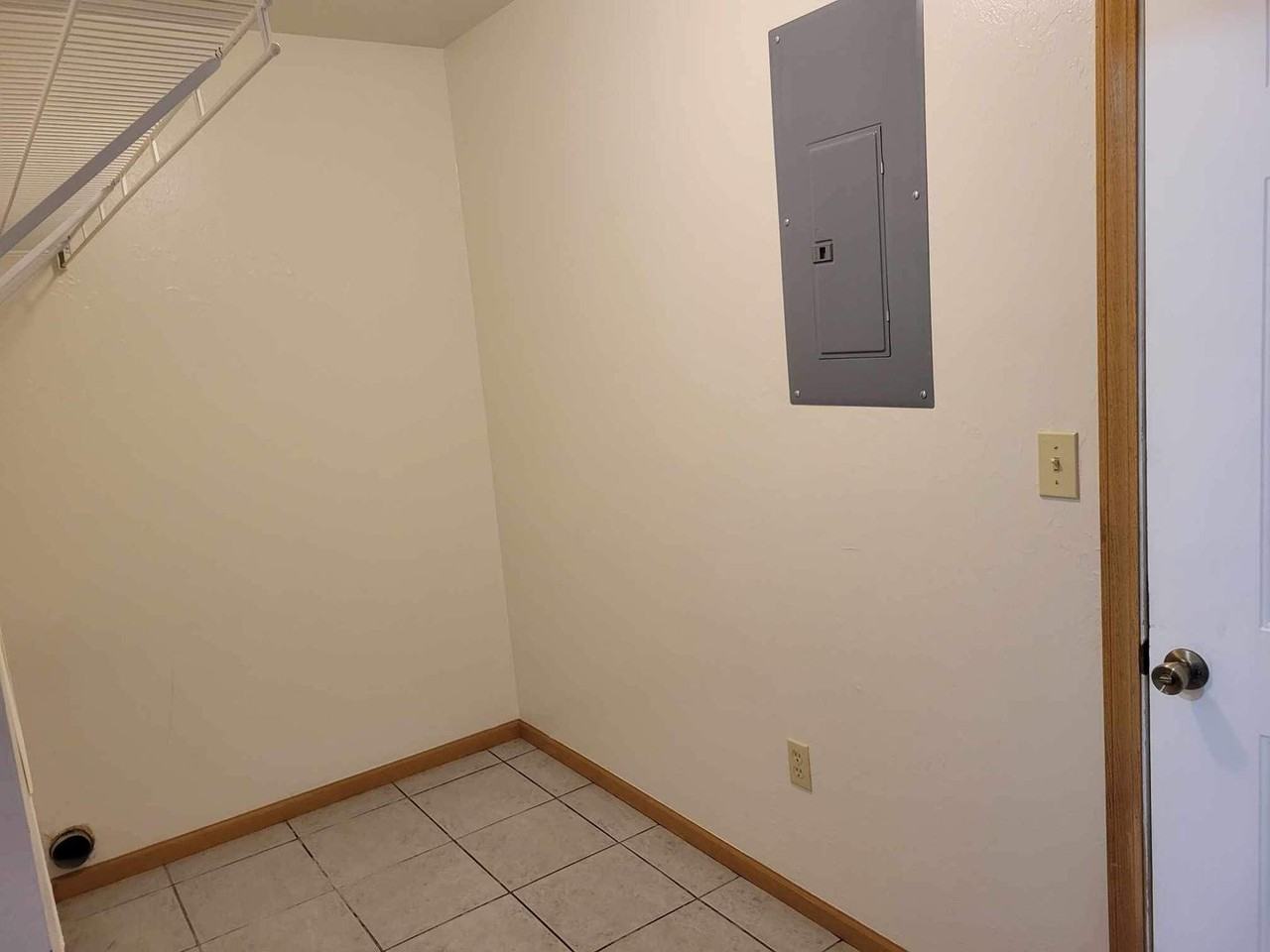 1226 Lake Dr - Photo 5 of 8