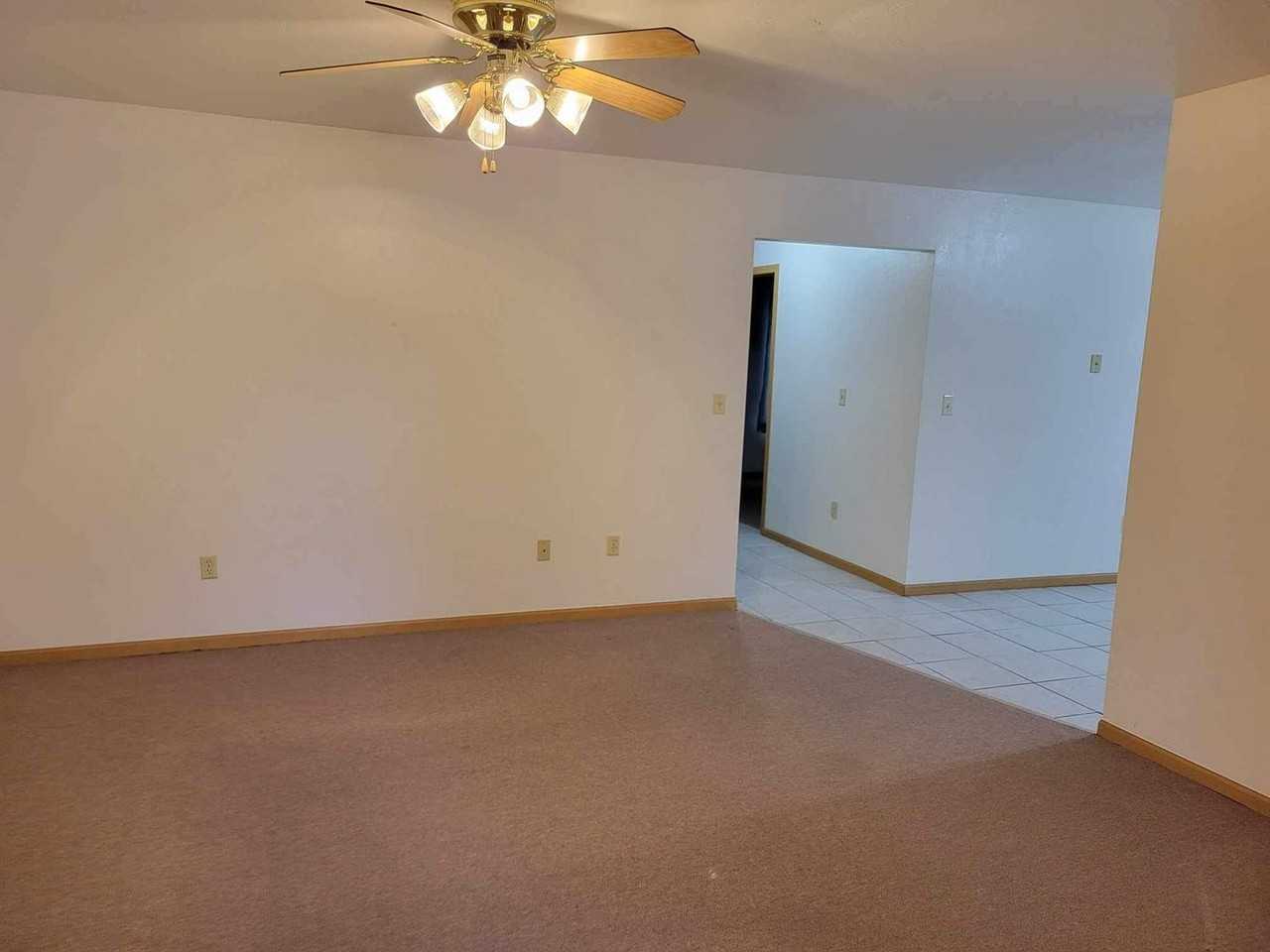 1226 Lake Dr - Photo 7 of 8