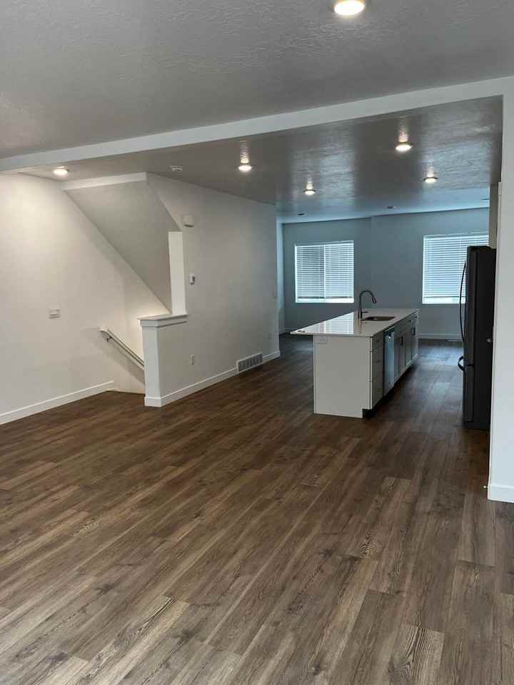 1142 W 310 S - Photo 5 of 14