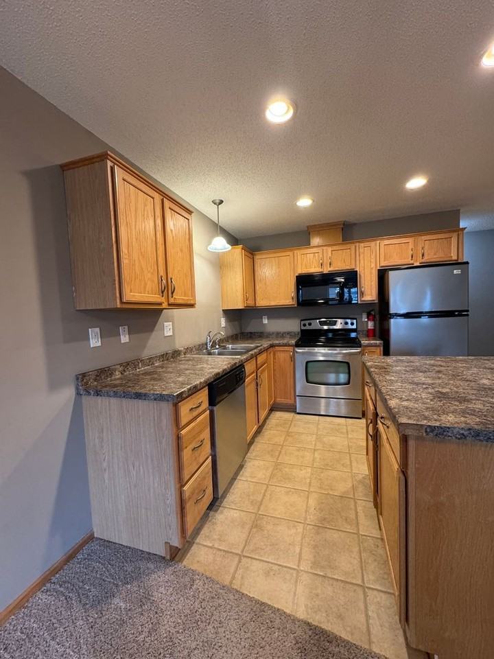 3022 Venice Ln Nw - Photo 2 of 14