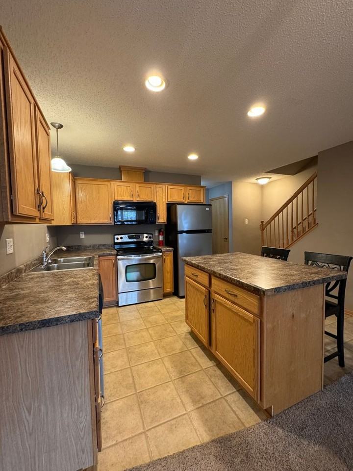 3022 Venice Ln Nw - Photo 4 of 14