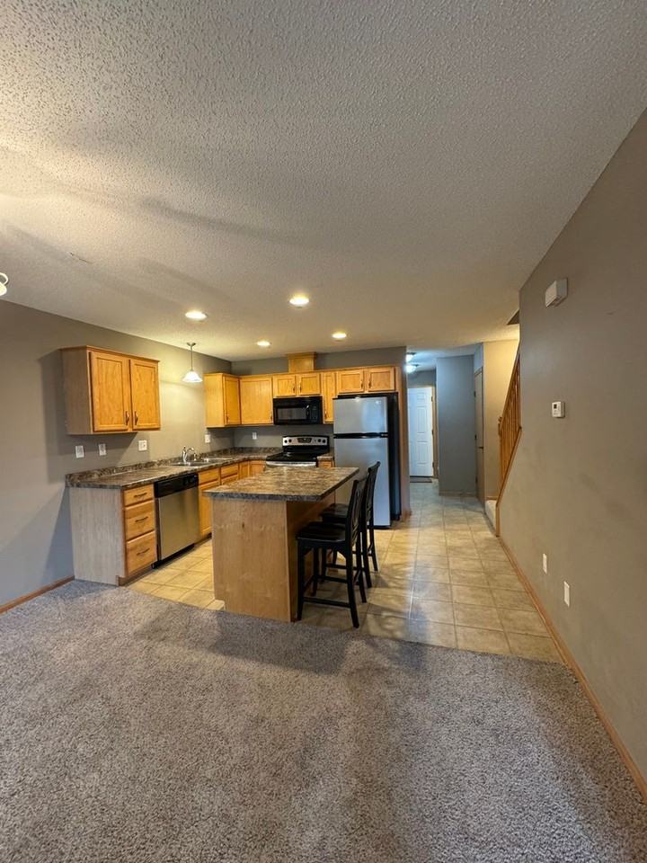 3022 Venice Ln Nw - Photo 5 of 14