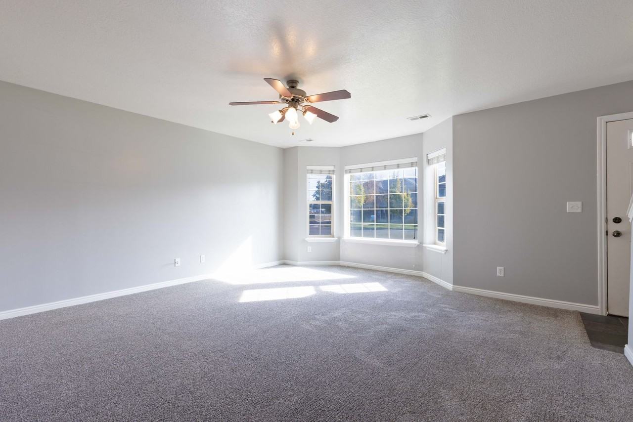 602 Trejo St - Photo 3 of 24