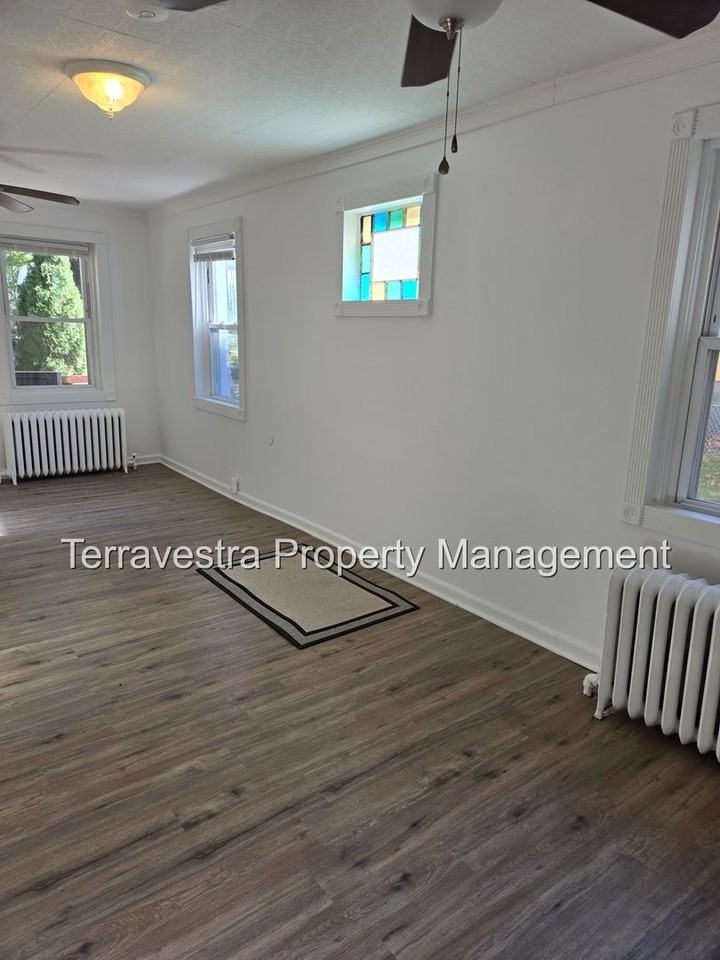 35 Liverpool Ave - Photo 3 of 15