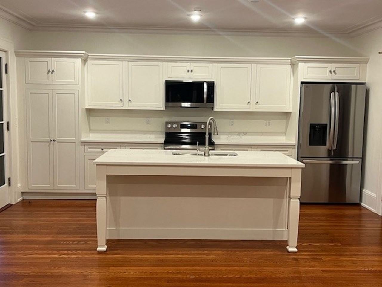 555 West 6th Street - Photo 2 of 28