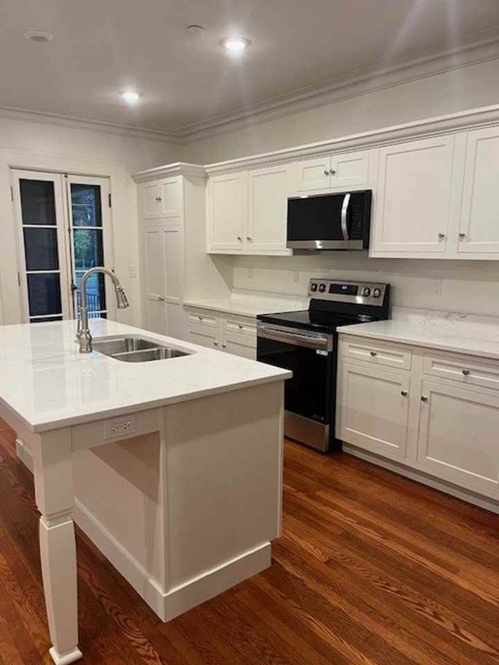 555 West 6th Street - Photo 4 of 28