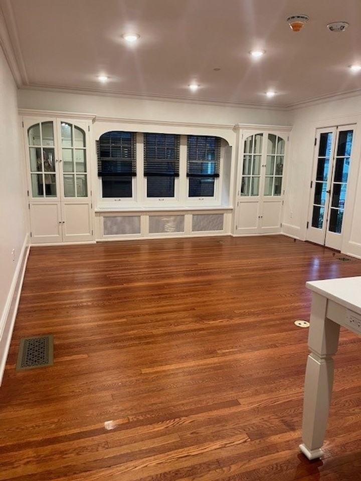 555 West 6th Street - Photo 5 of 28