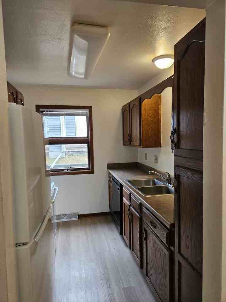 6918 Chester Dr - Photo 3 of 22