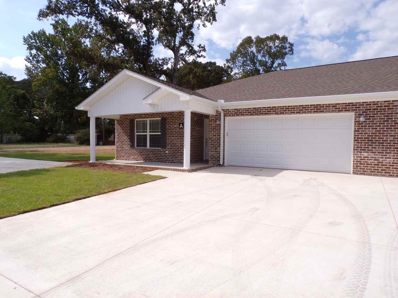 Shady Oak Apartments - Photo 2 of 11