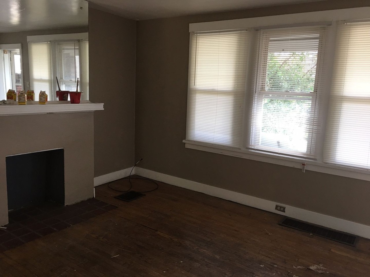 3303 Parkview Ave - Photo 3 of 10