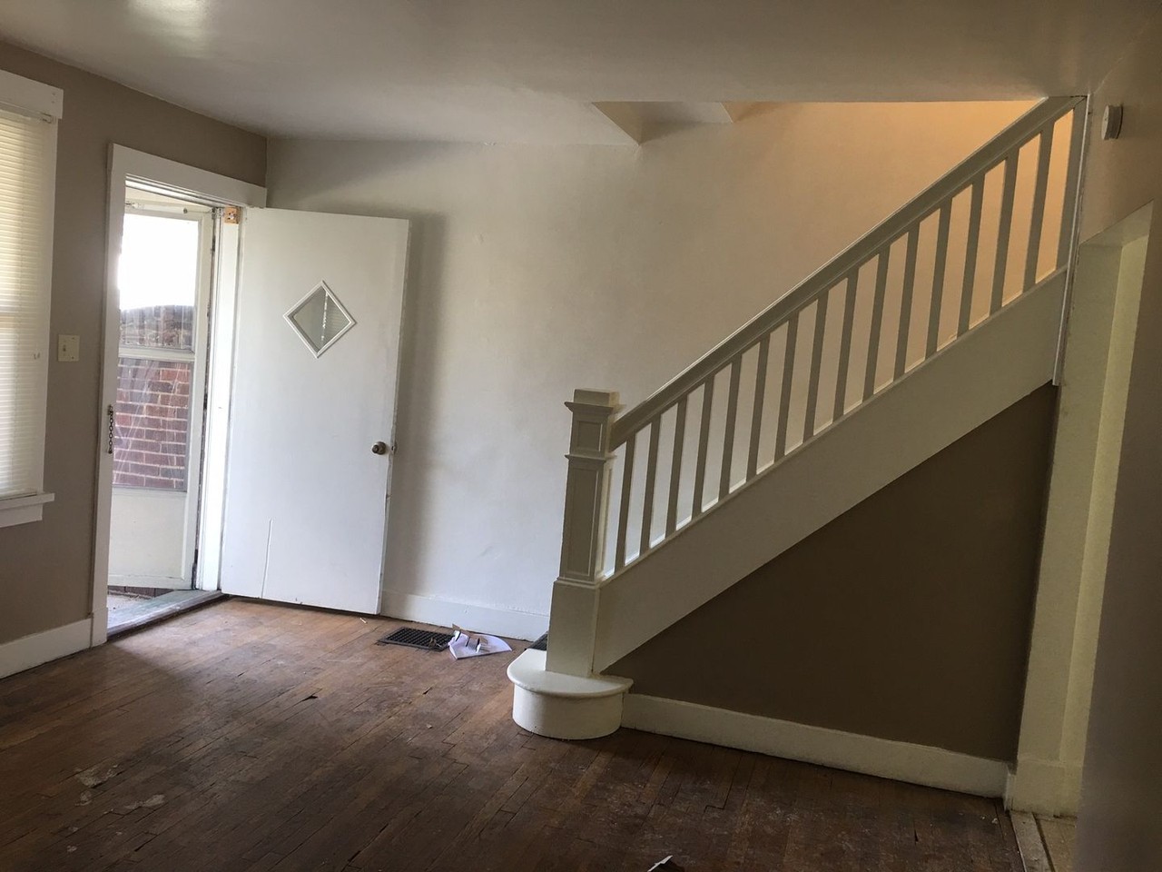 3303 Parkview Ave - Photo 5 of 10