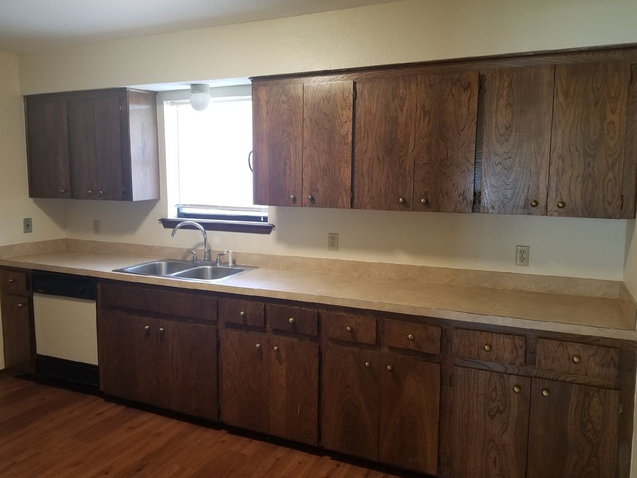 812 E Macarthur St - Photo 3 of 11