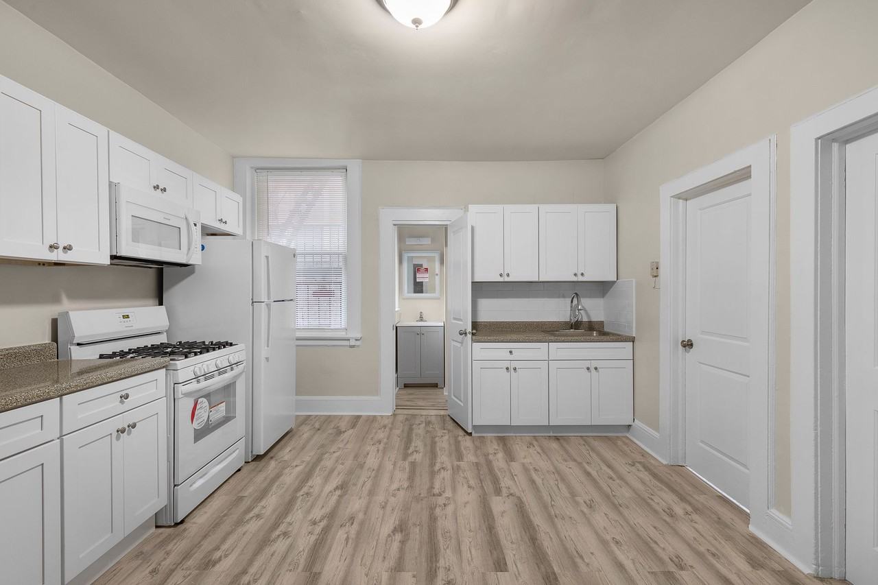 240 Clinton Terrace - Photo 4 of 7