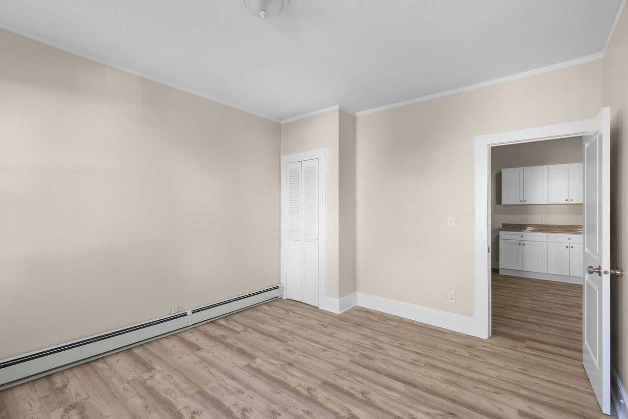 240 Clinton Terrace - Photo 6 of 7
