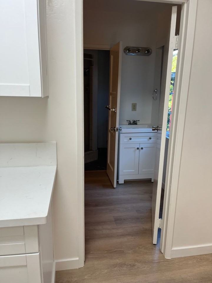 1709 Capitol Ave - Photo 6 of 9