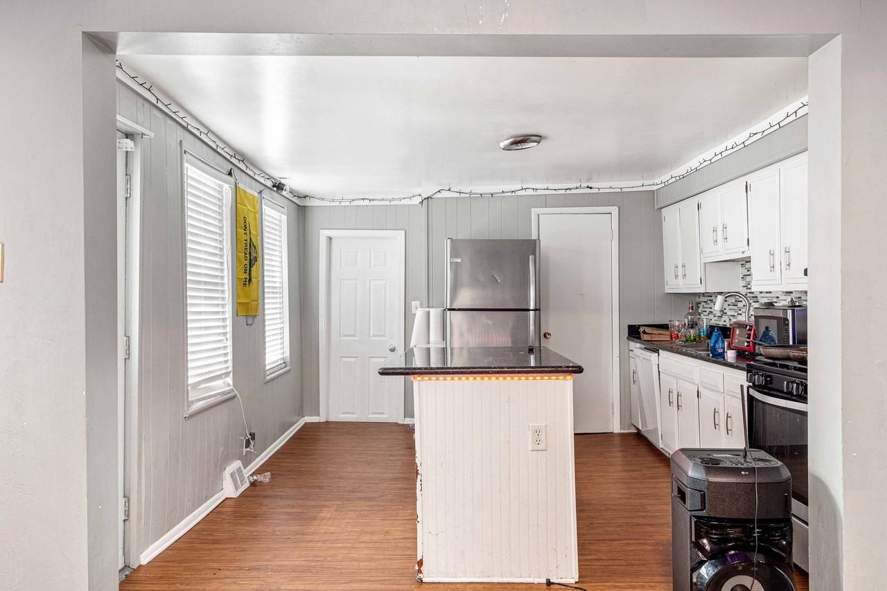 169 S 16th St - Photo 3 of 20