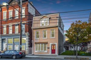 featured image of 2407 Sarah St