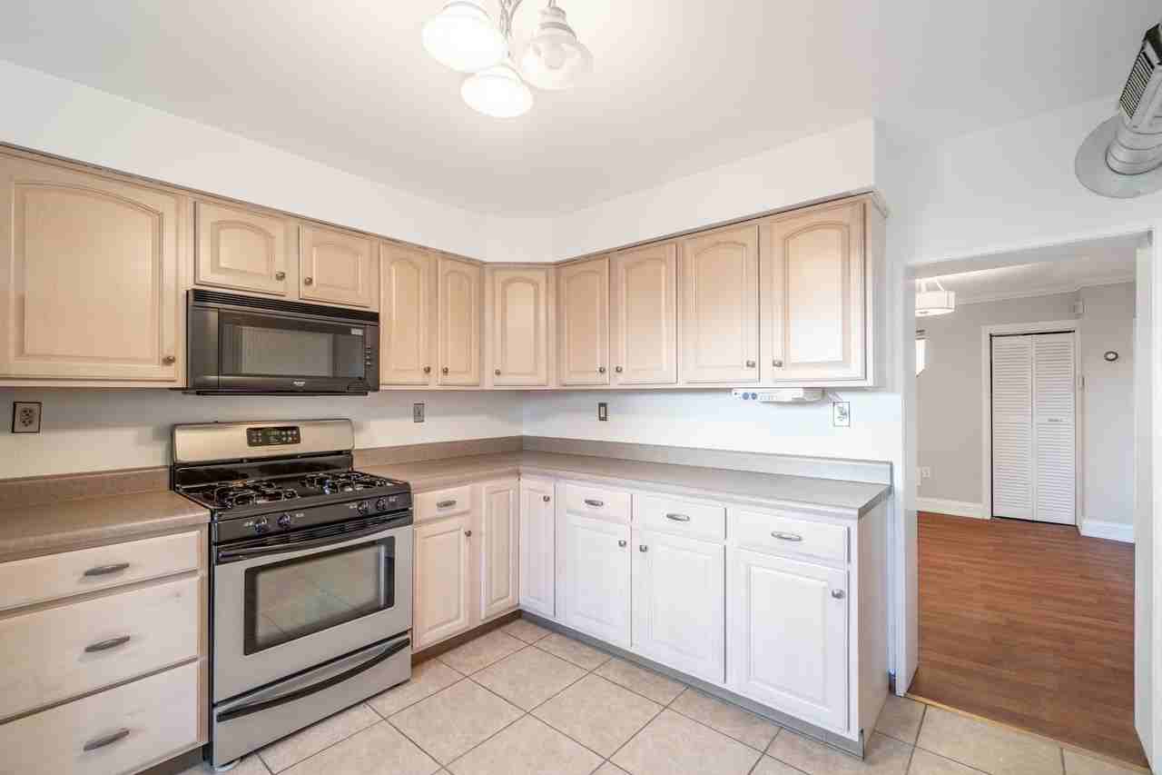 2407 Sarah St - Photo 2 of 16