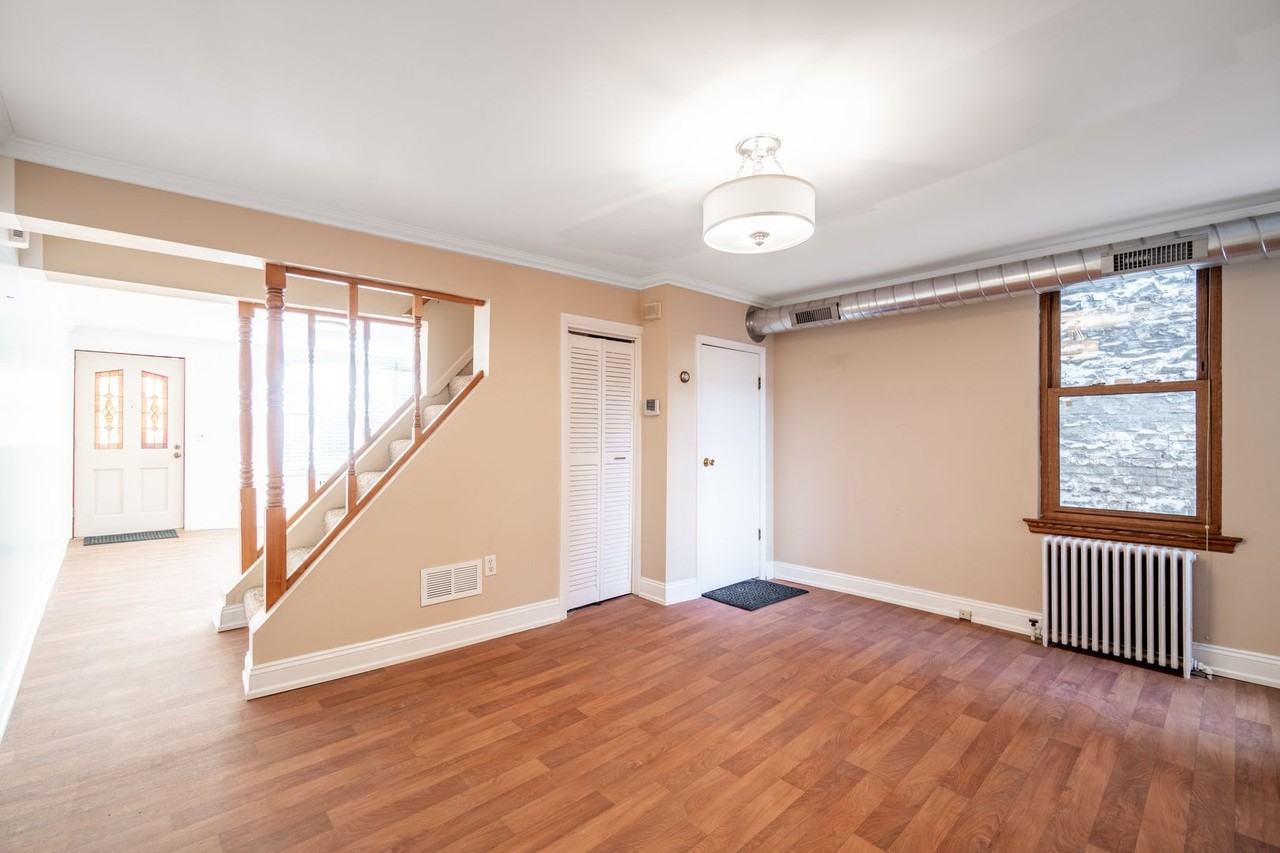 2407 Sarah St - Photo 6 of 16