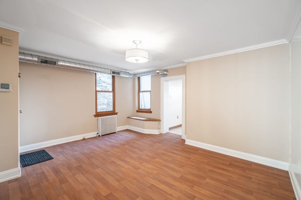 2407 Sarah St - Photo 7 of 16