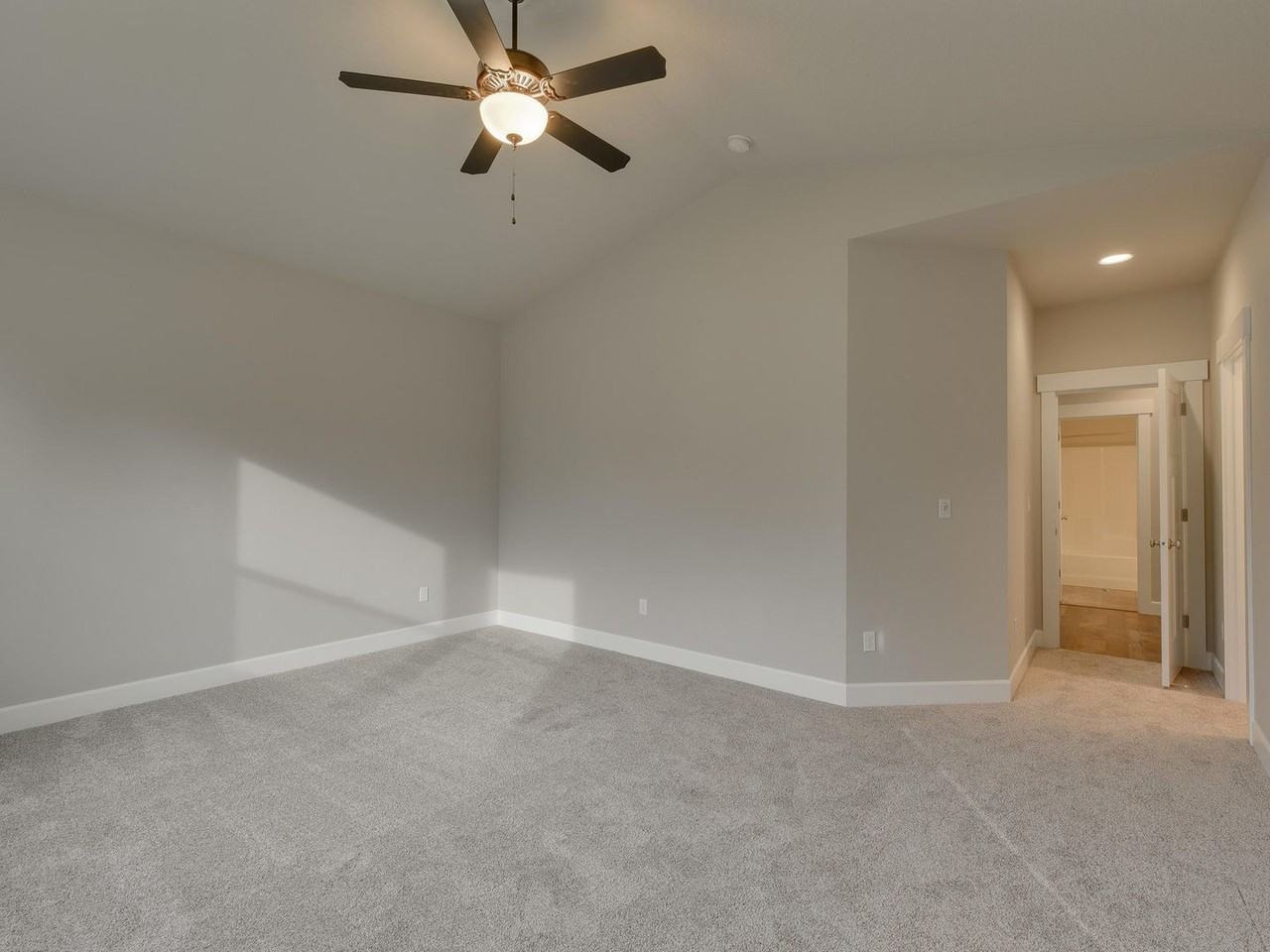 1093 Ne Regan Hill Loop - Photo 2 of 43