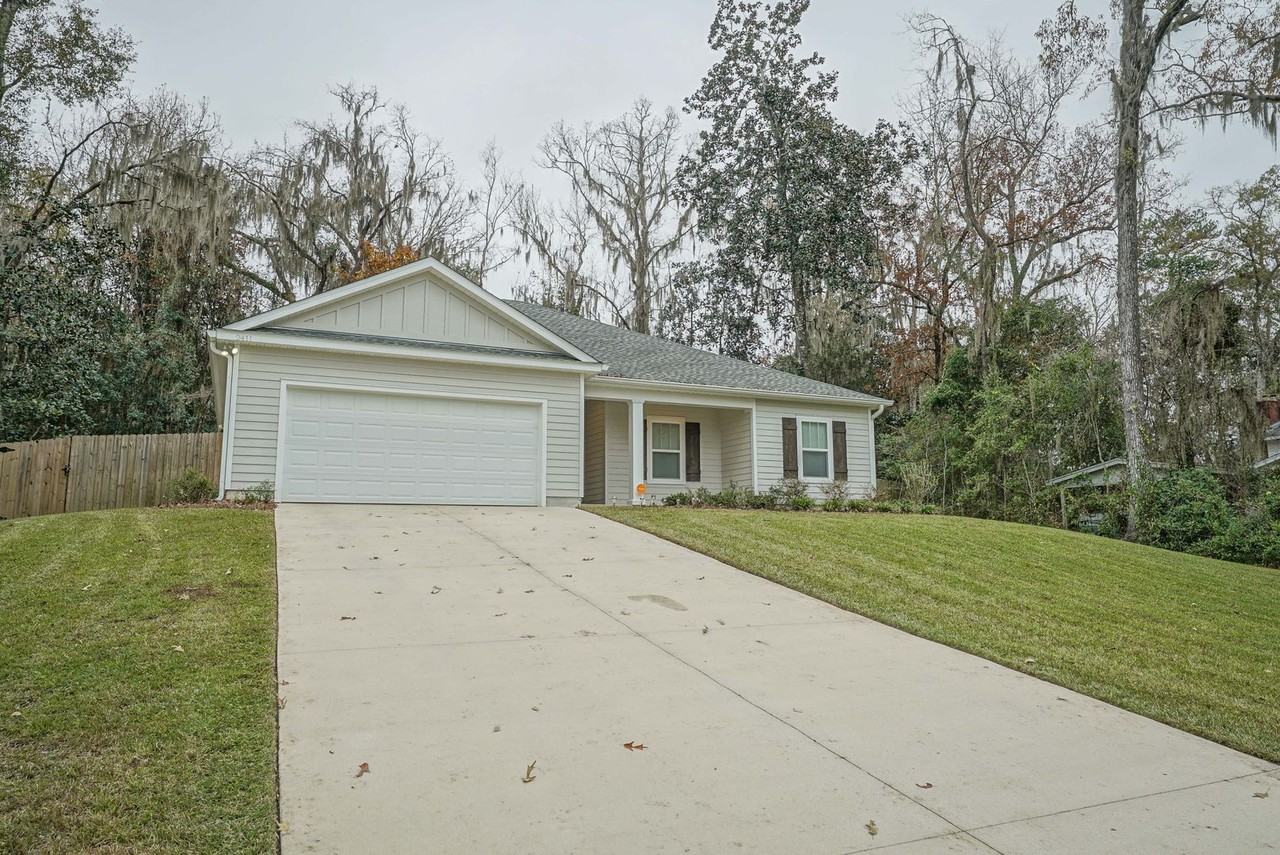 2411 Mexia Ave - Photo 3 of 34