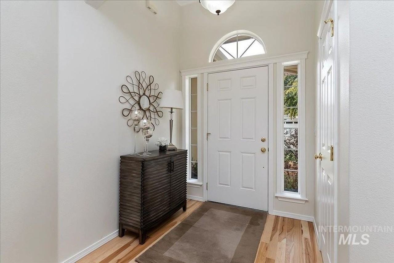 806 S Gray Eagle Way - Photo 2 of 23