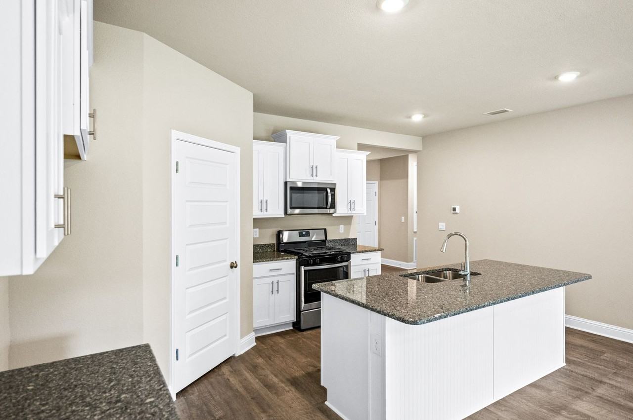 407 Gemini St - Photo 3 of 27