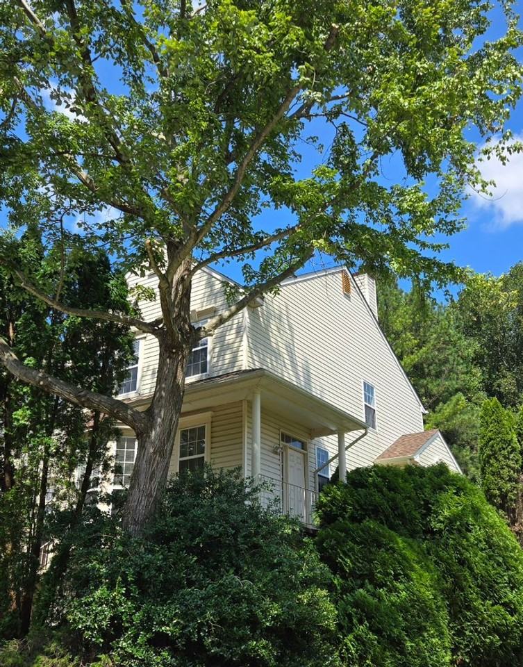 520 Southhampton Ln - Photo 3 of 12