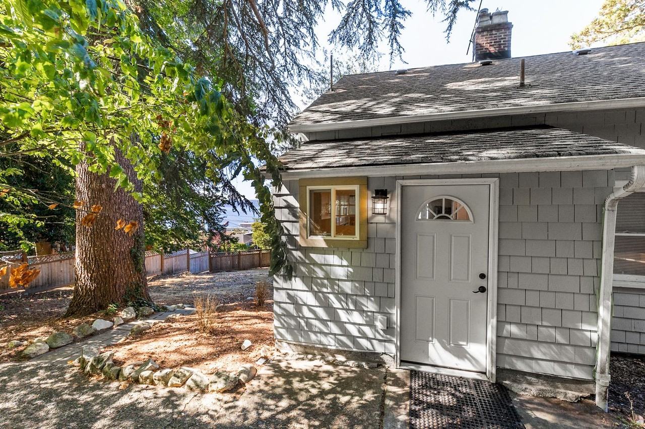 17020 35th Ave Sw - Photo 3 of 14