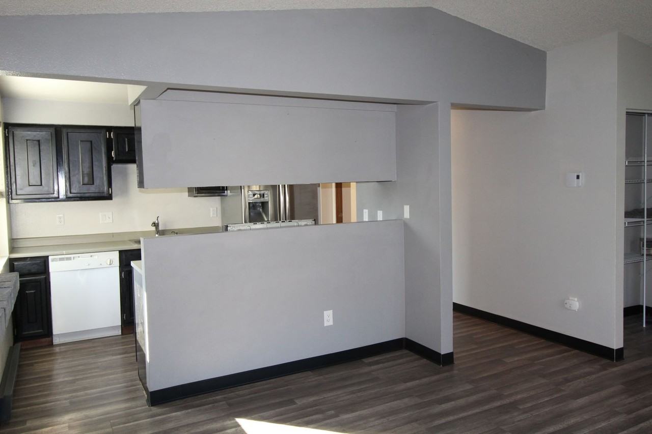 102 E Weile Ave - Photo 6 of 14