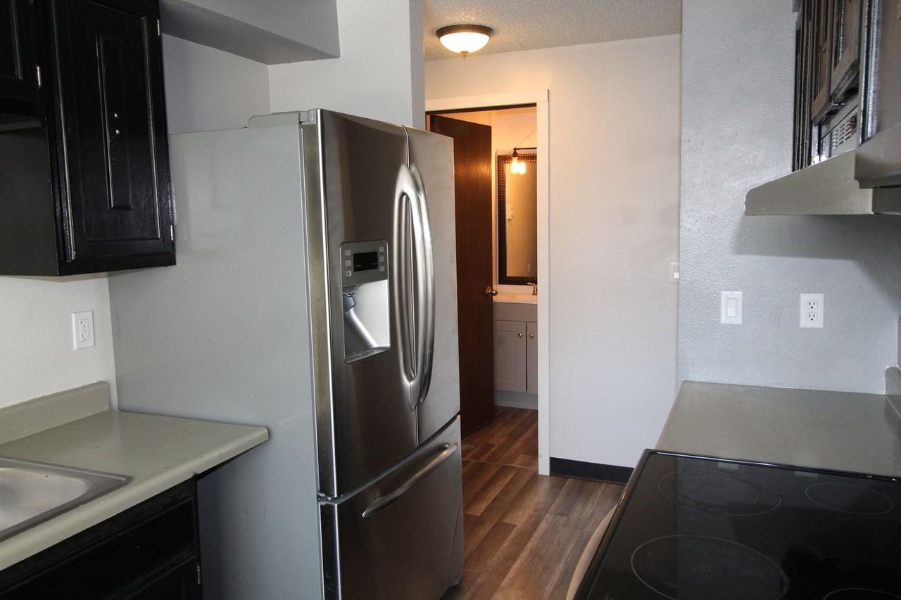 102 E Weile Ave - Photo 7 of 14