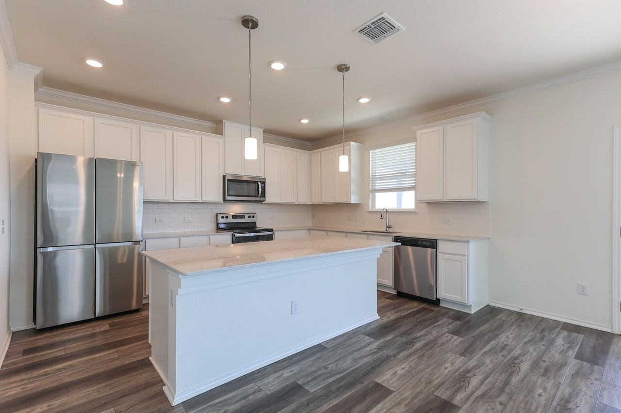 8203 Knoxville Trl - Photo 4 of 36