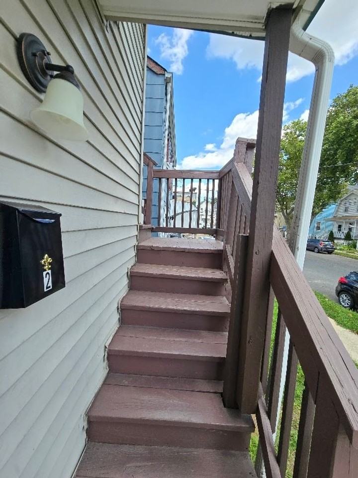 559Groom1stfl&2ndfl - Photo 2 of 14