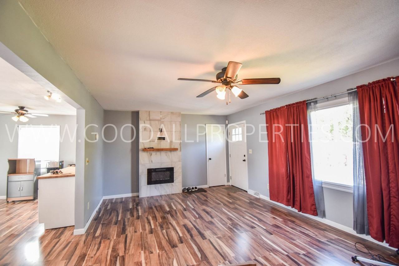 1513 Sampson St - Photo 2 of 24