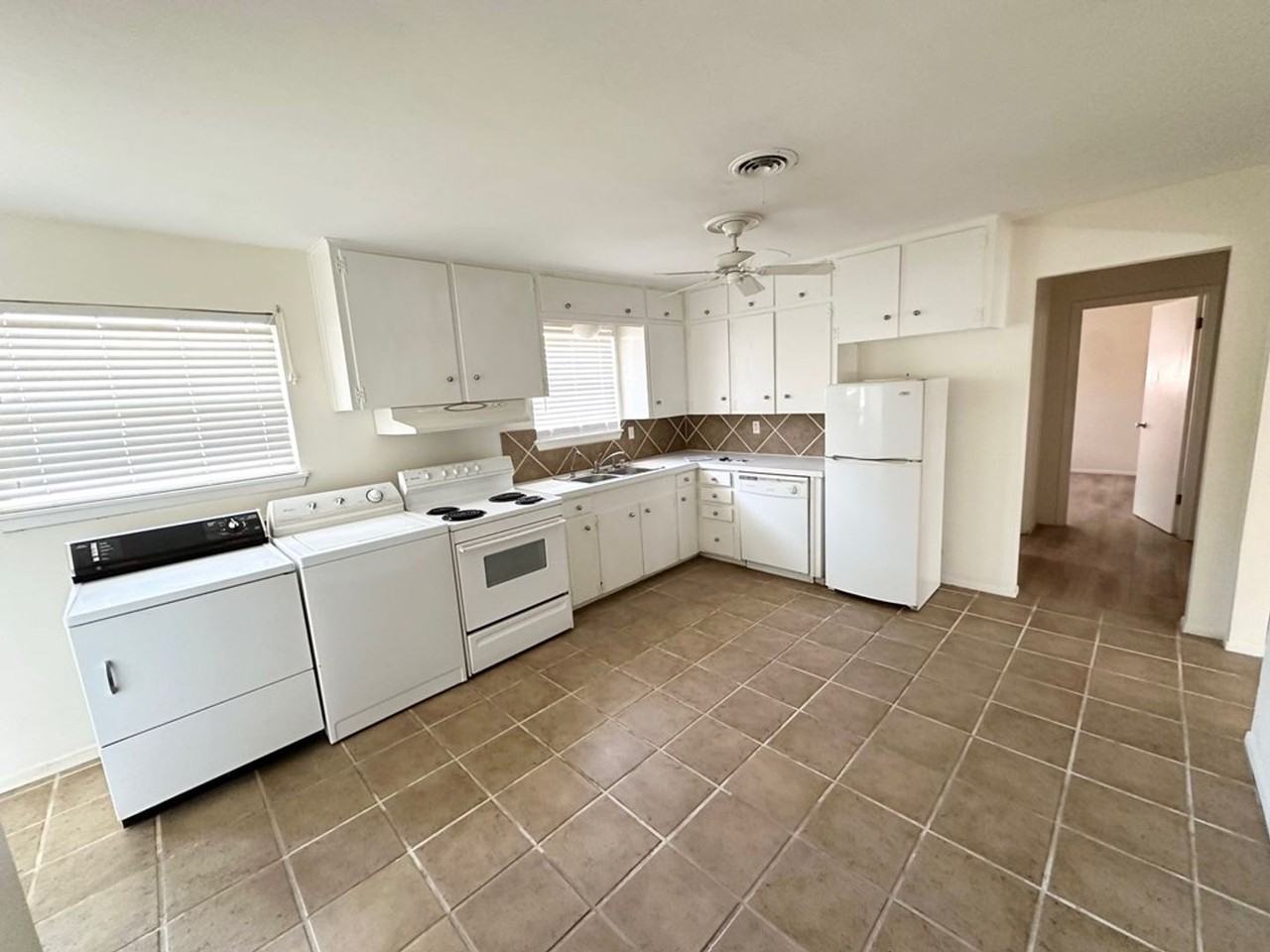 4616 Wilshire Dr - Photo 3 of 10