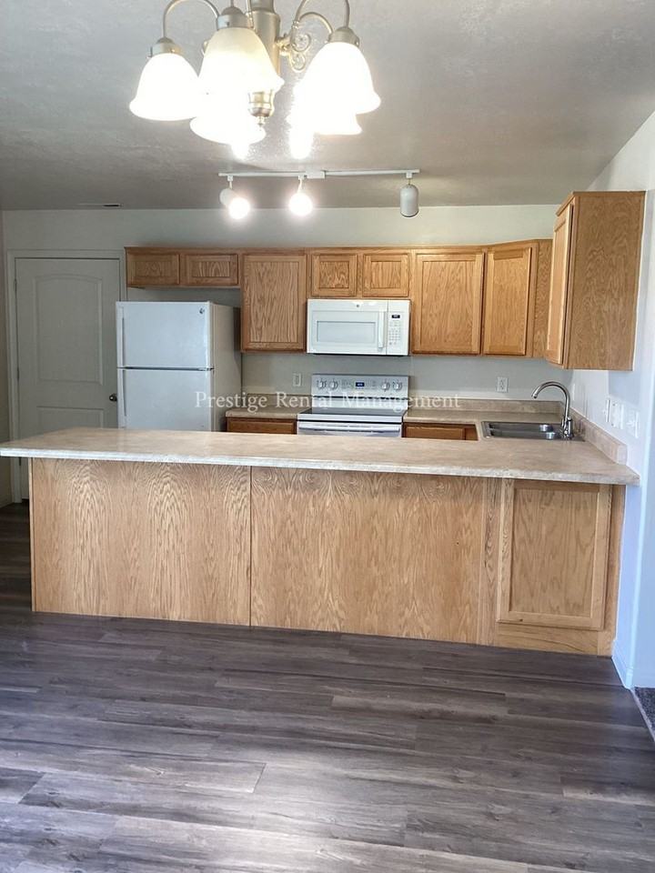 4233 N Wagon Wheel Dr - Photo 2 of 16