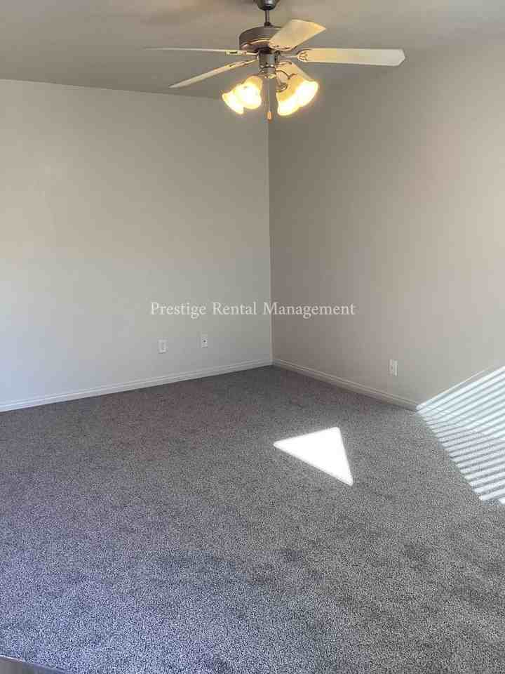 4233 N Wagon Wheel Dr - Photo 3 of 16