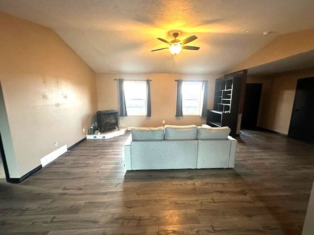 285 Country Club Pkwy - Photo 2 of 19
