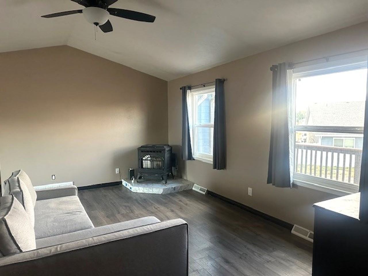 285 Country Club Pkwy - Photo 3 of 19