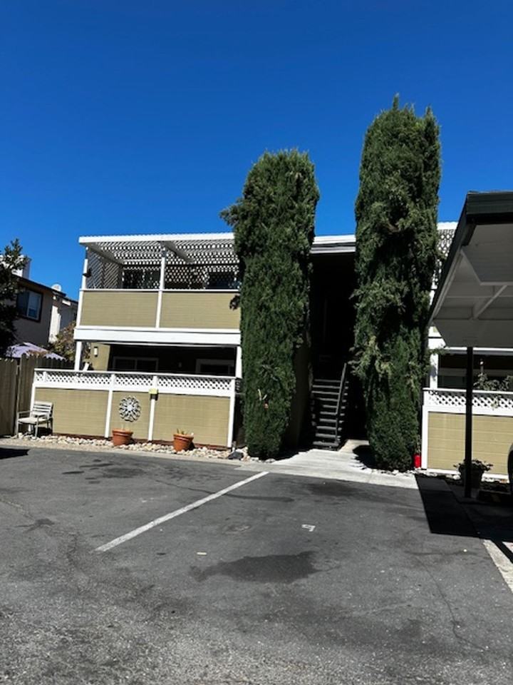 Hidden Pines Apartments - Photo 2 of 9