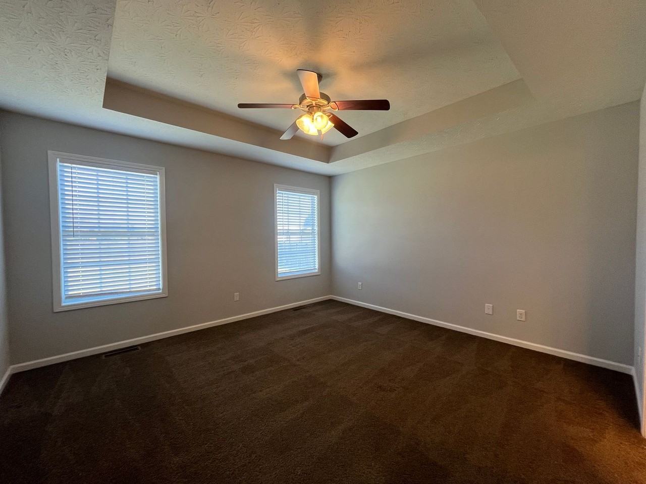 306 Deluth Dr - Photo 2 of 16