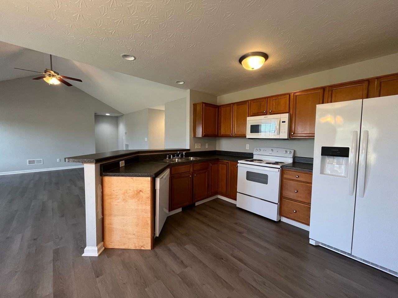 306 Deluth Dr - Photo 3 of 16