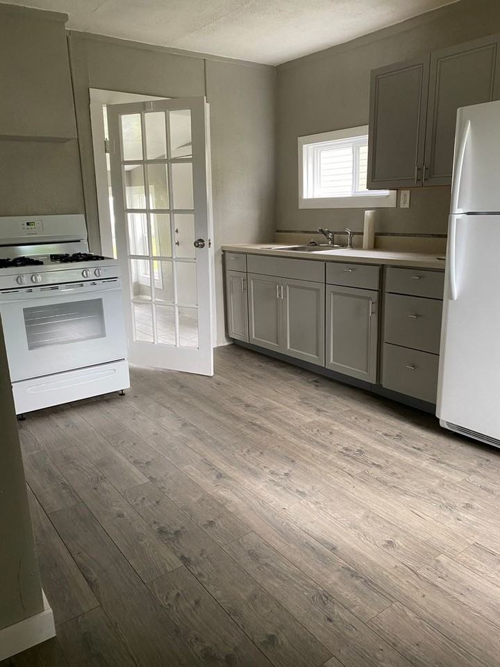 605 N Hall St - Photo 2 of 11