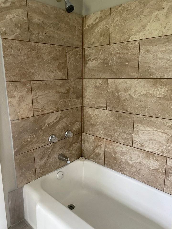 605 N Hall St - Photo 6 of 11