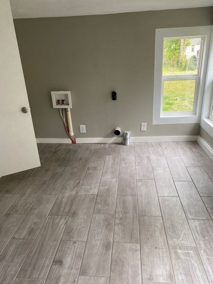 605 N Hall St - Photo 7 of 11